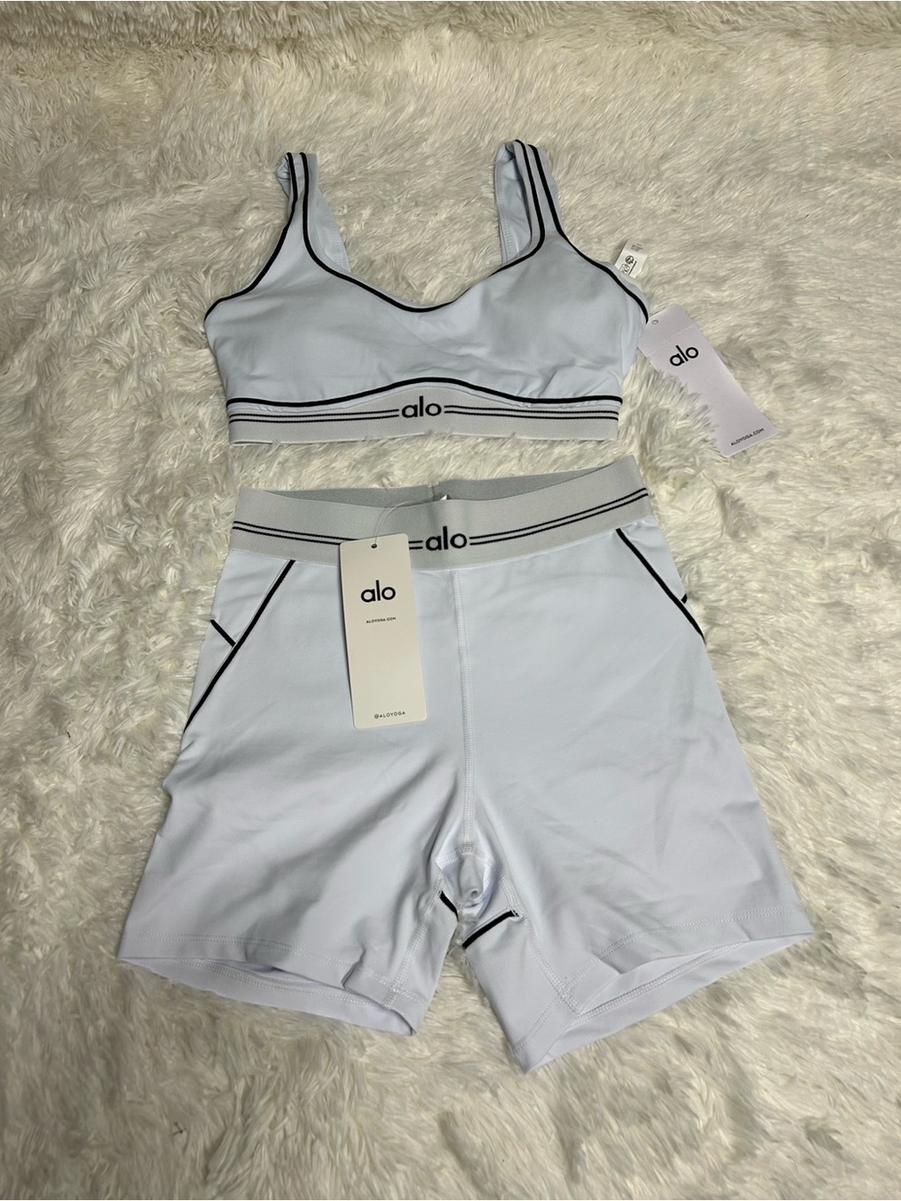 Yoga White Seamless Sports Bra and High-Waist Bike Shorts Set